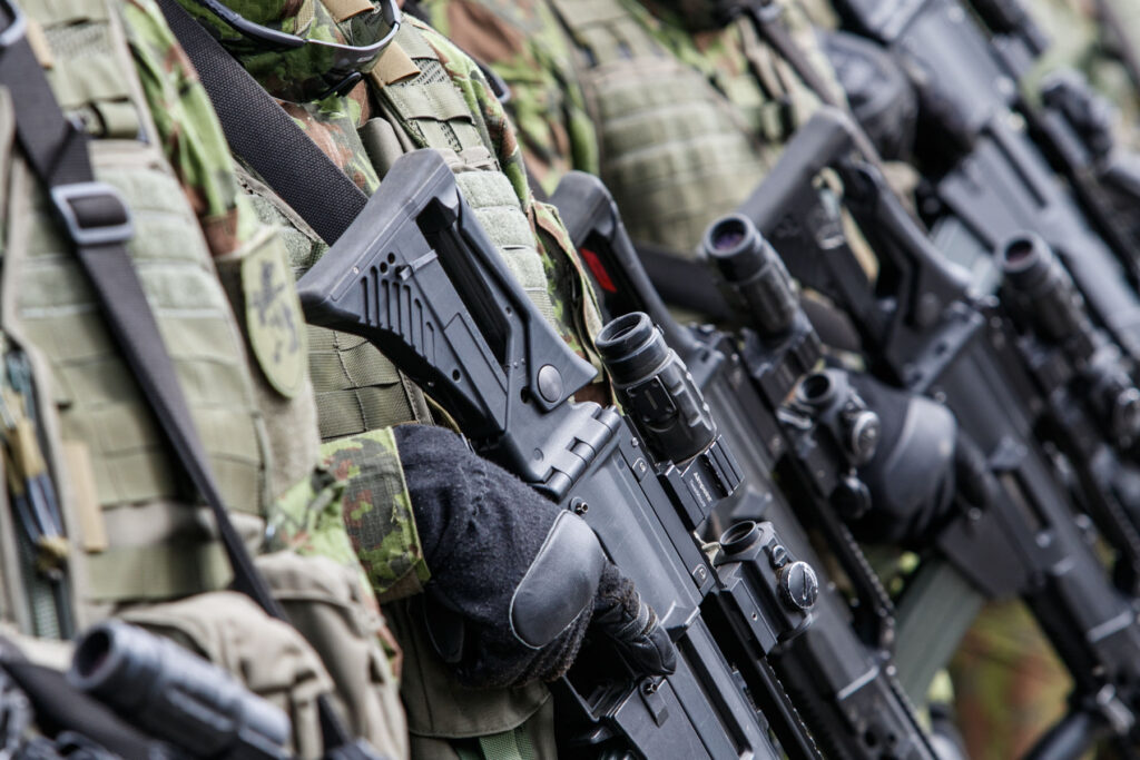 Disciplina, fizinis pasirengimas, atsparumas stresui – įvardijo, ko išmokstama karo