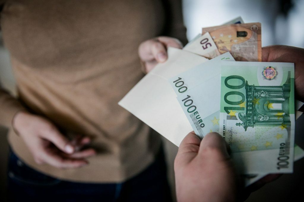 policijoje mažėja smulkioji korupcija, tačiau kyšių sumos didėja – Kas