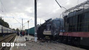 Mažiausiai 30 sužeista per Rusijos streiką geležinkelio stotyje, sako Zelensky