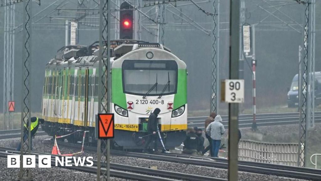 Du ukrainiečiai, dirbantys Rusijai, vykdo sabotažą geležinkeliuose, sako Lenkijos premjeras